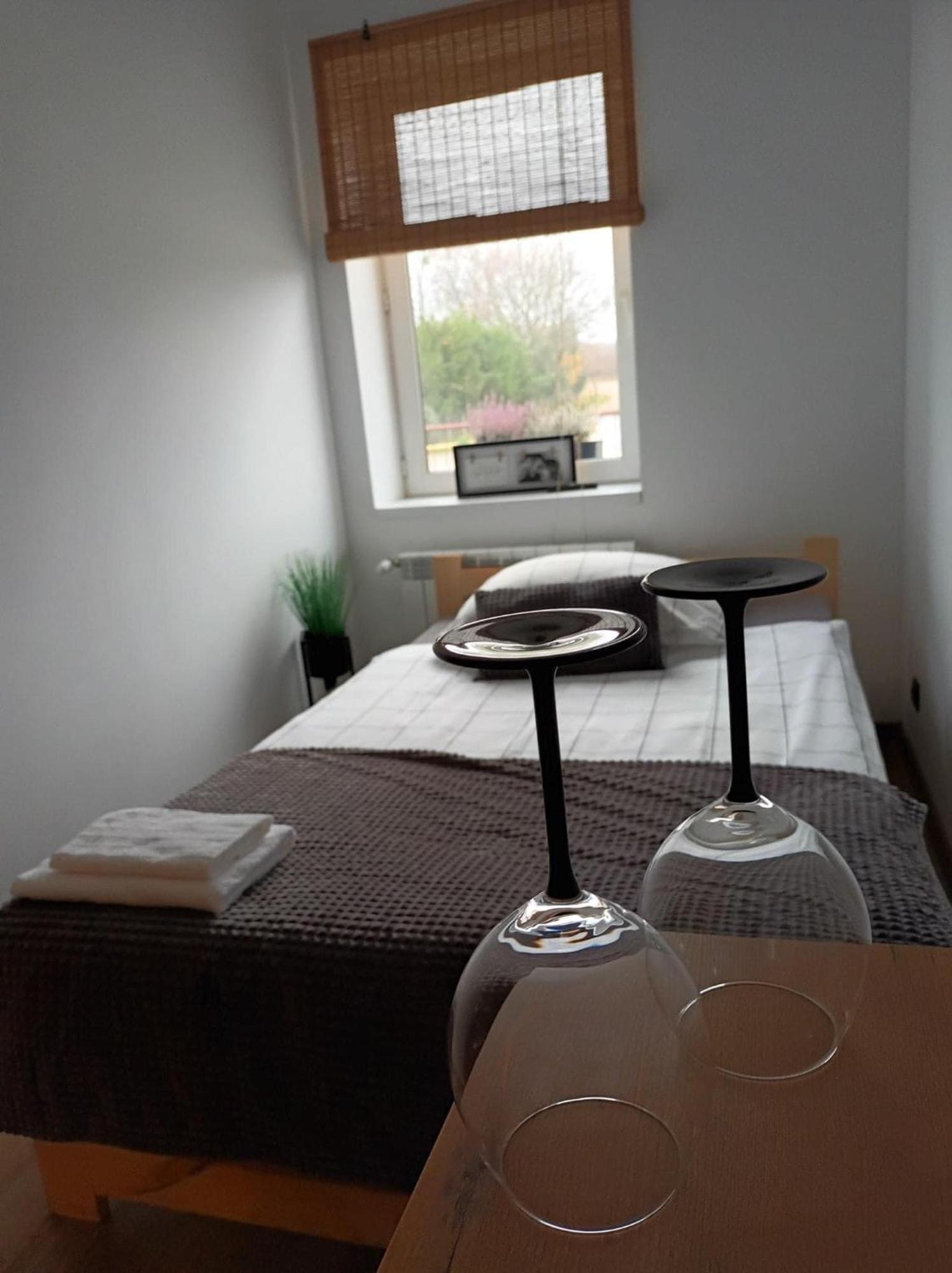 Apartament Numer 1, Dwie Sypialnie Dwa Lozka Orzysz Buitenkant foto