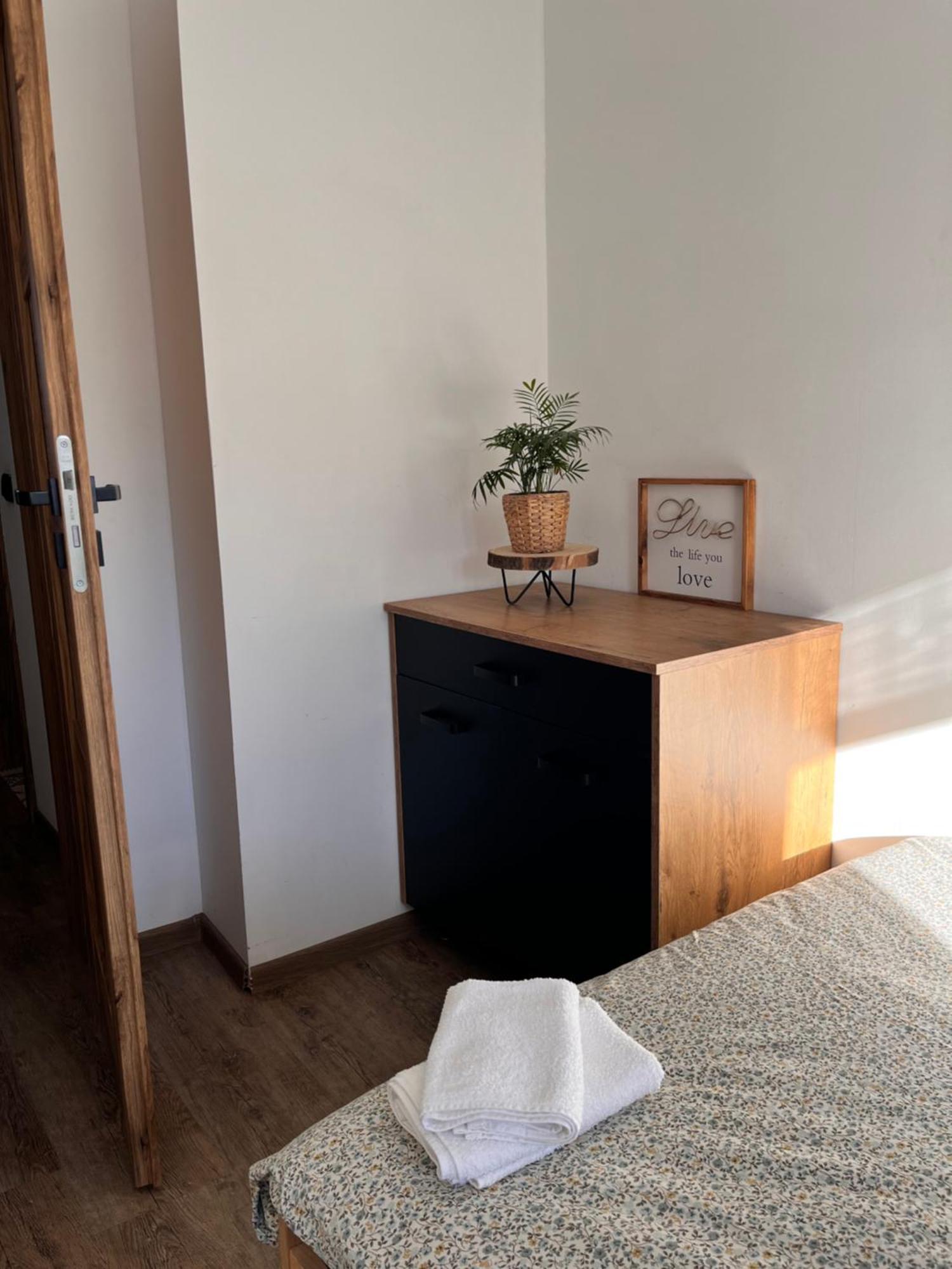 Apartament Numer 1, Dwie Sypialnie Dwa Lozka Orzysz Buitenkant foto
