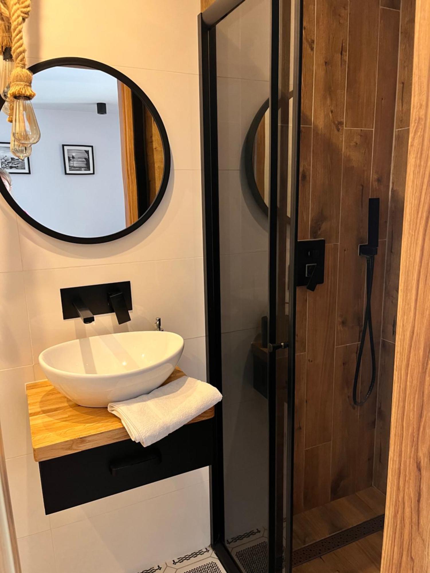 Apartament Numer 1, Dwie Sypialnie Dwa Lozka Orzysz Buitenkant foto